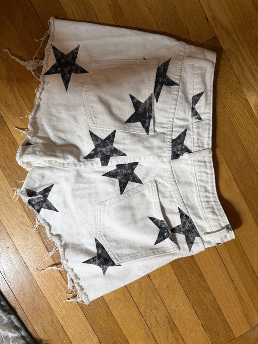 White Distressed Denim Shorts with Black Star Print Size L - Picture 5 of 5